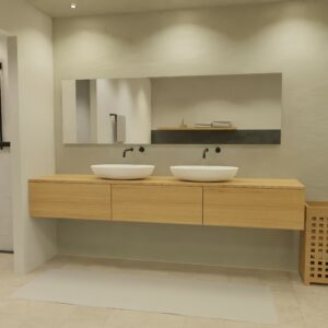 Maatwerk design badkamermeubel, gemaakt van eiken hout fineer of eiken hout massief met een blad van eiken en 2 waskommen van Solid Surface. Het front te openen d.m.v. Push to Open
